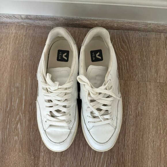 🟡 Veja V-12 Leather Sneaker - Picture 5 of 7